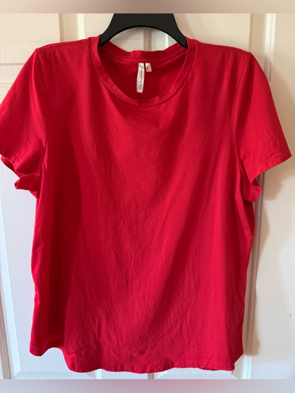 Banana Republic Signature Red Crewneck Short Sleeve Tee